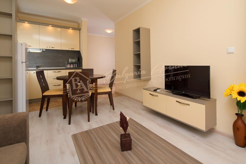 Elite studio in a closed complex by the sea, 150 m from the beach, Sveti Vlas