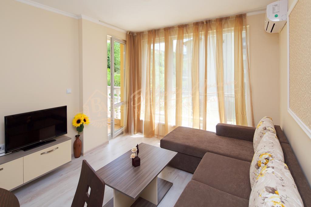Elite studio in a closed complex by the sea, 150 m from the beach, Sveti Vlas