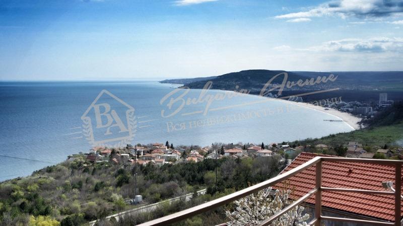 Three-bedroom apartment with panoramic sea view, Albena complex