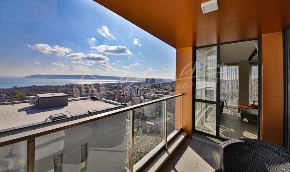 Furnished Three-Bedroom Apartment in a Boutique Building near the Park, Varna