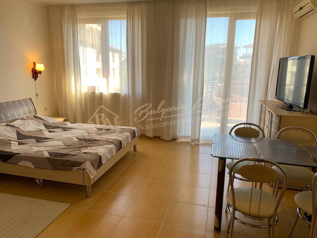 Spacious studio with sea view, just 150 m from the beach, in Ravda