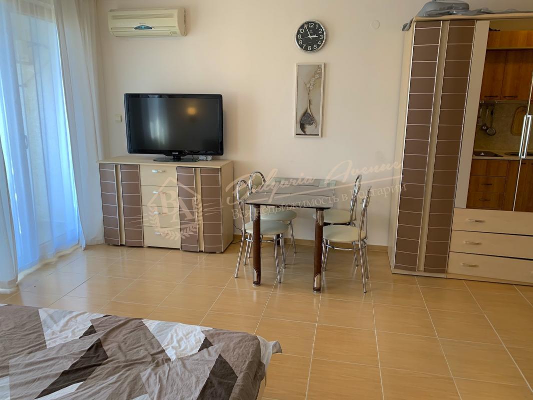 Spacious studio with sea view, just 150 m from the beach, in Ravda