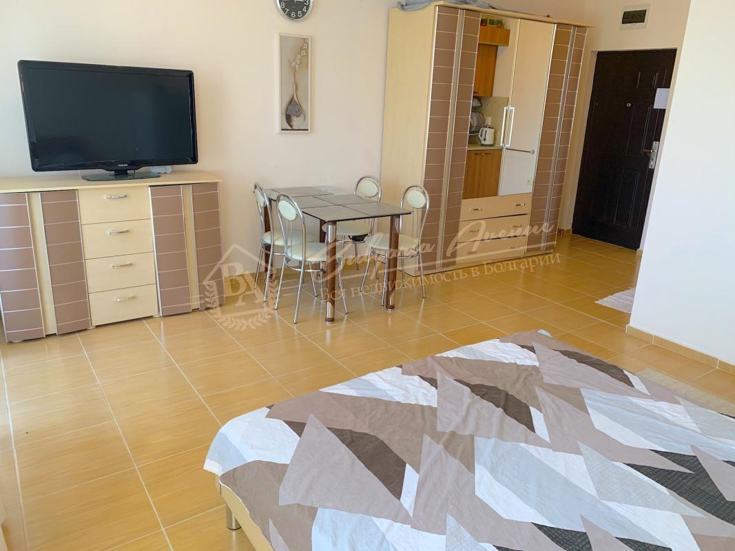 Spacious studio with sea view, just 150 m from the beach, in Ravda