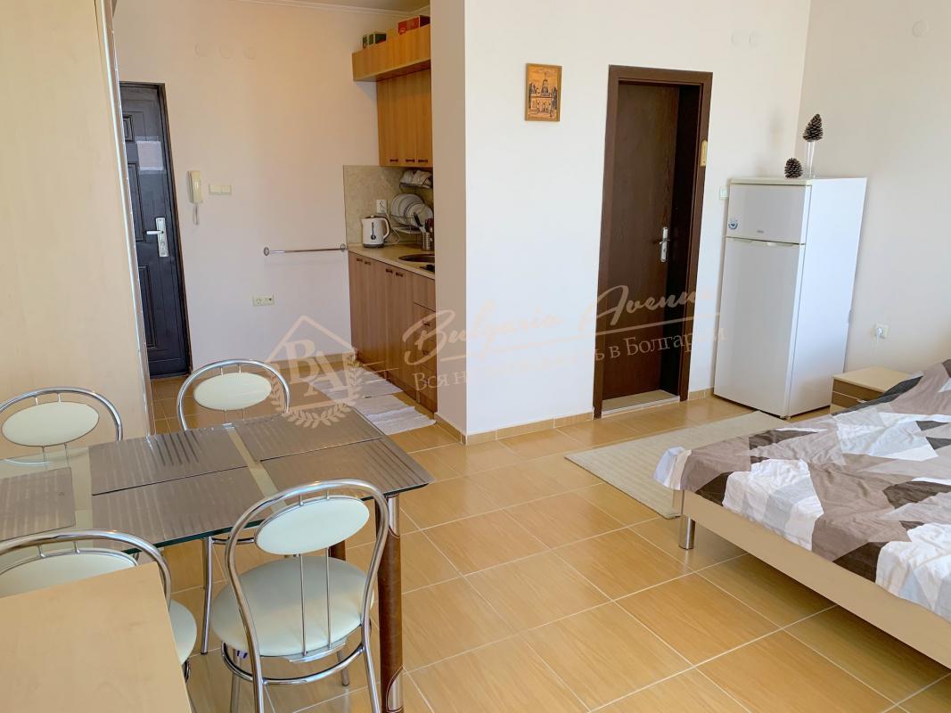 Spacious studio with sea view, just 150 m from the beach, in Ravda