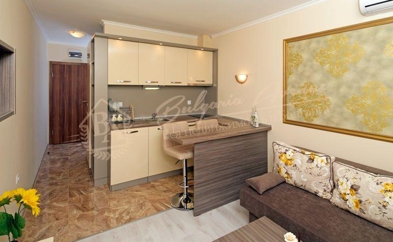 Студия класса люкс в закрытом комплексе в 150 м от моря, г.Святой Влас