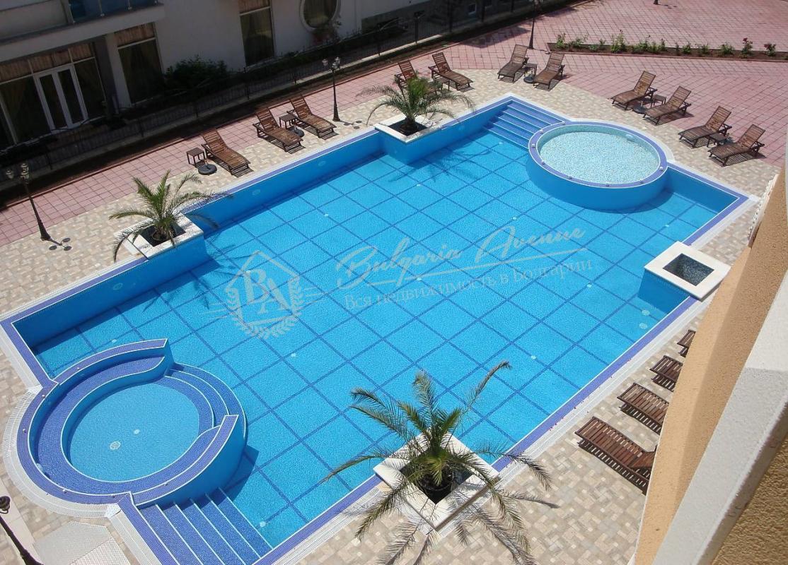 Furnished studio in an elite complex on the second line in Pomorie