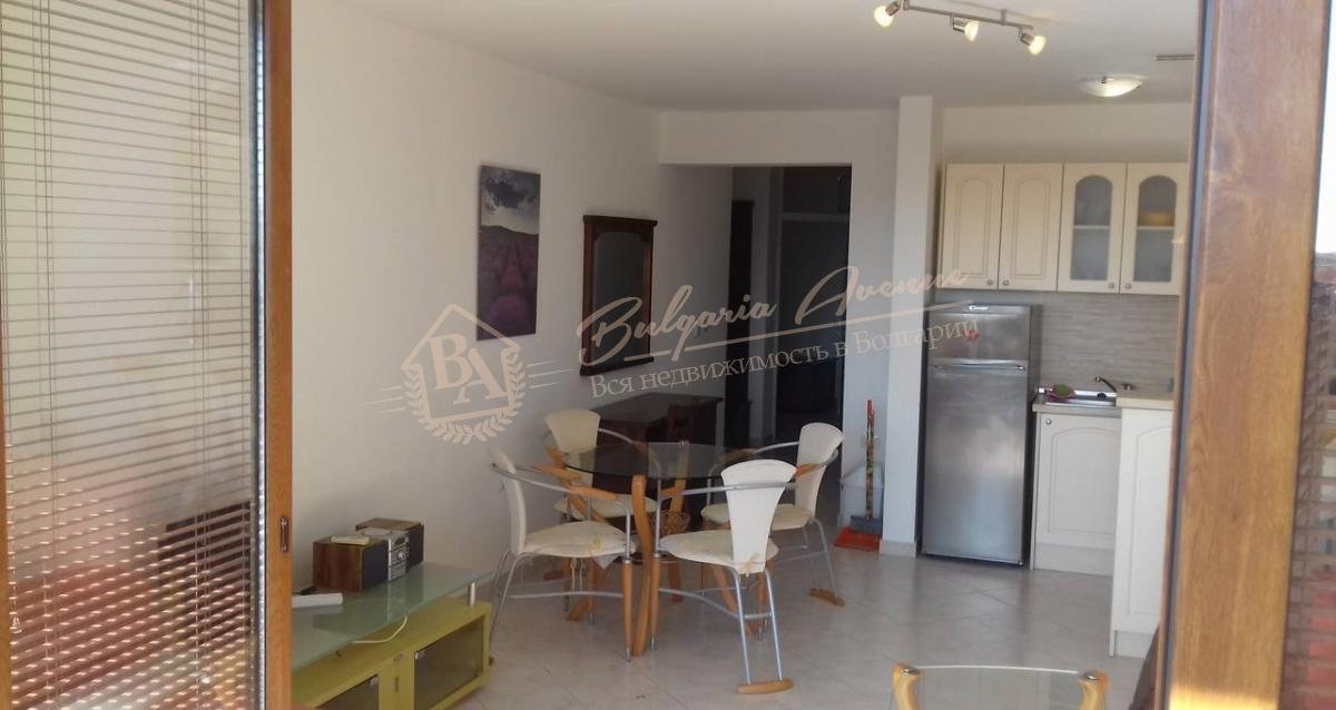 Three-bedroom apartment with sea view on the first line, in Sveti Vlas