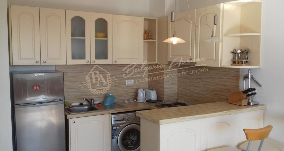 Three-bedroom apartment with sea view on the first line, in Sveti Vlas