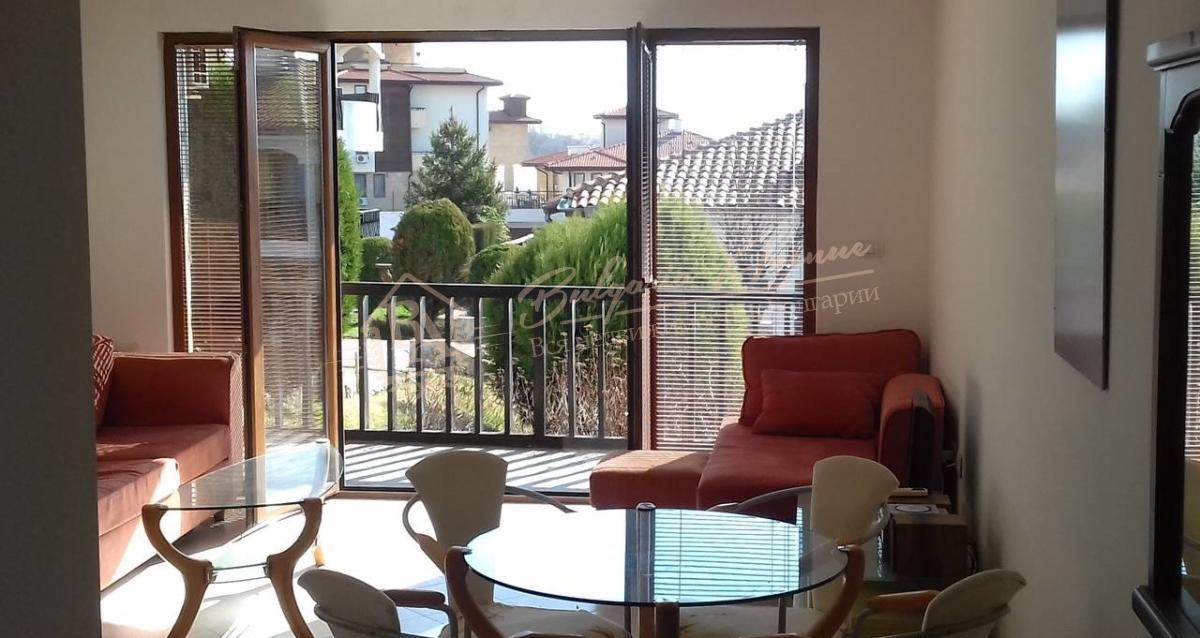 Three-bedroom apartment with sea view on the first line, in Sveti Vlas