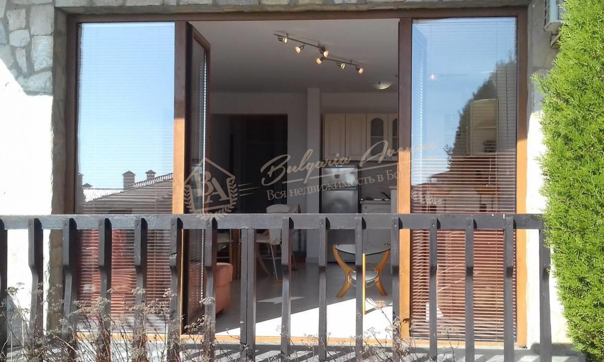 Three-bedroom apartment with sea view on the first line, in Sveti Vlas
