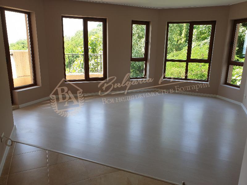 New three-bedroom apartment with sea view in Varna