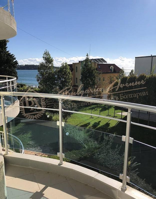 Furnished 2-bedroom apartment with sea view on the first line in Ravda