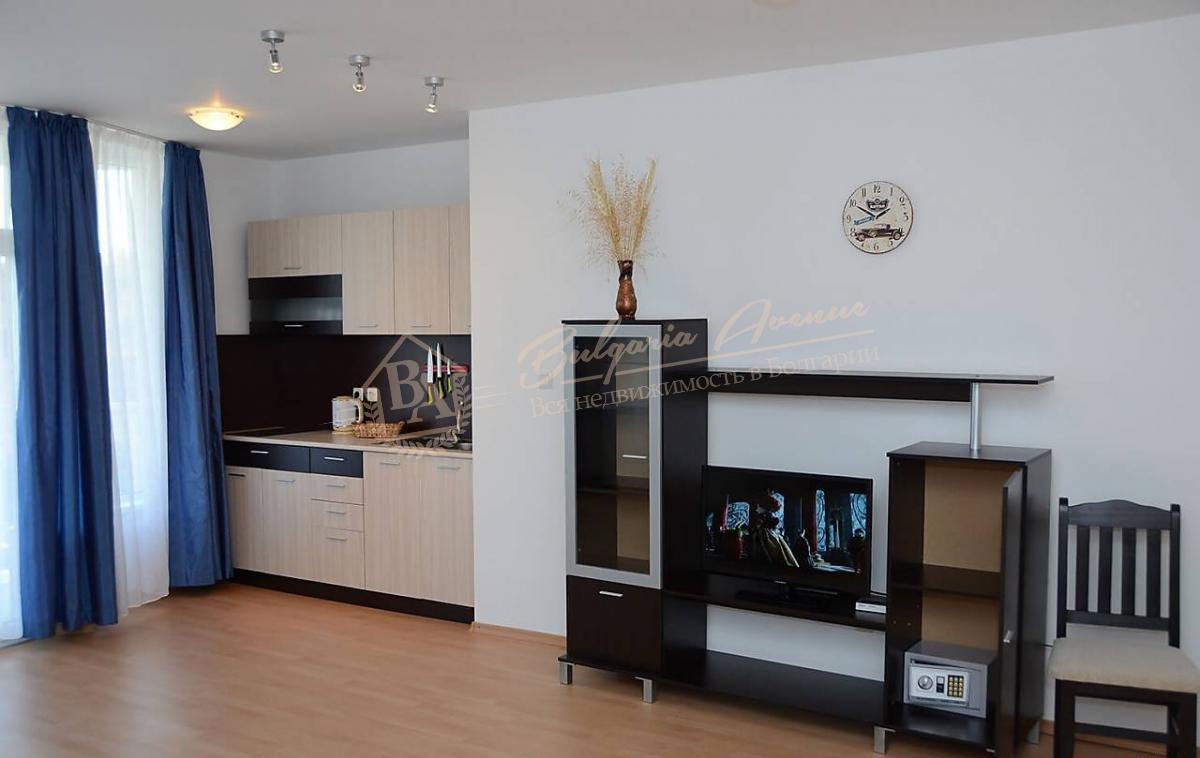 Furnished 2-bedroom apartment with sea view on the first line in Ravda
