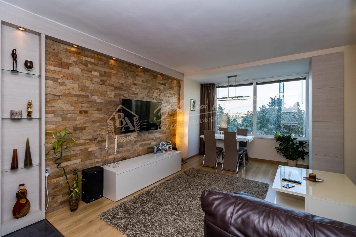 Three-bedroom luxuriously furnished apartment in the wide centre of Varna