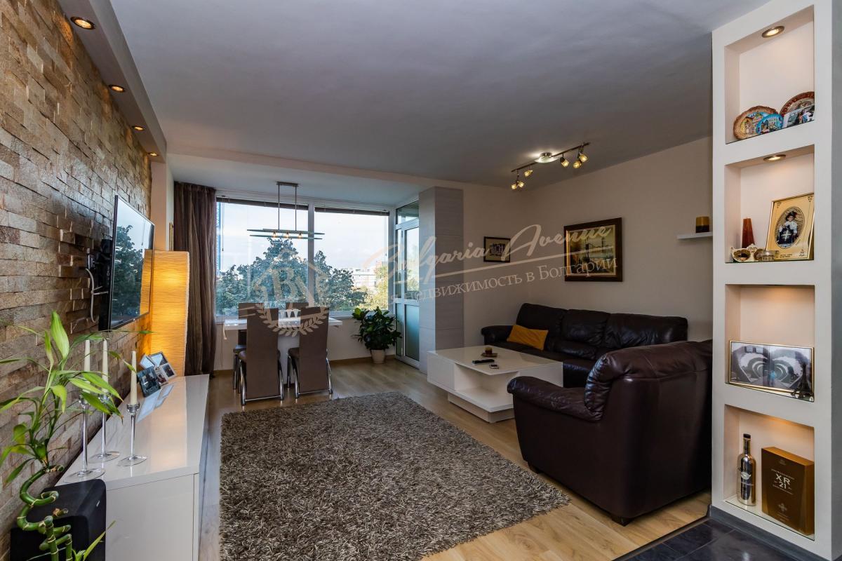 Three-bedroom luxuriously furnished apartment in the wide centre of Varna