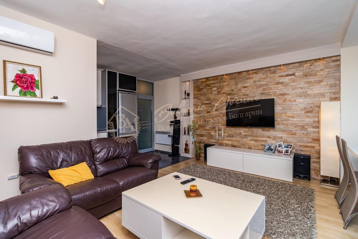Three-bedroom luxuriously furnished apartment in the wide centre of Varna