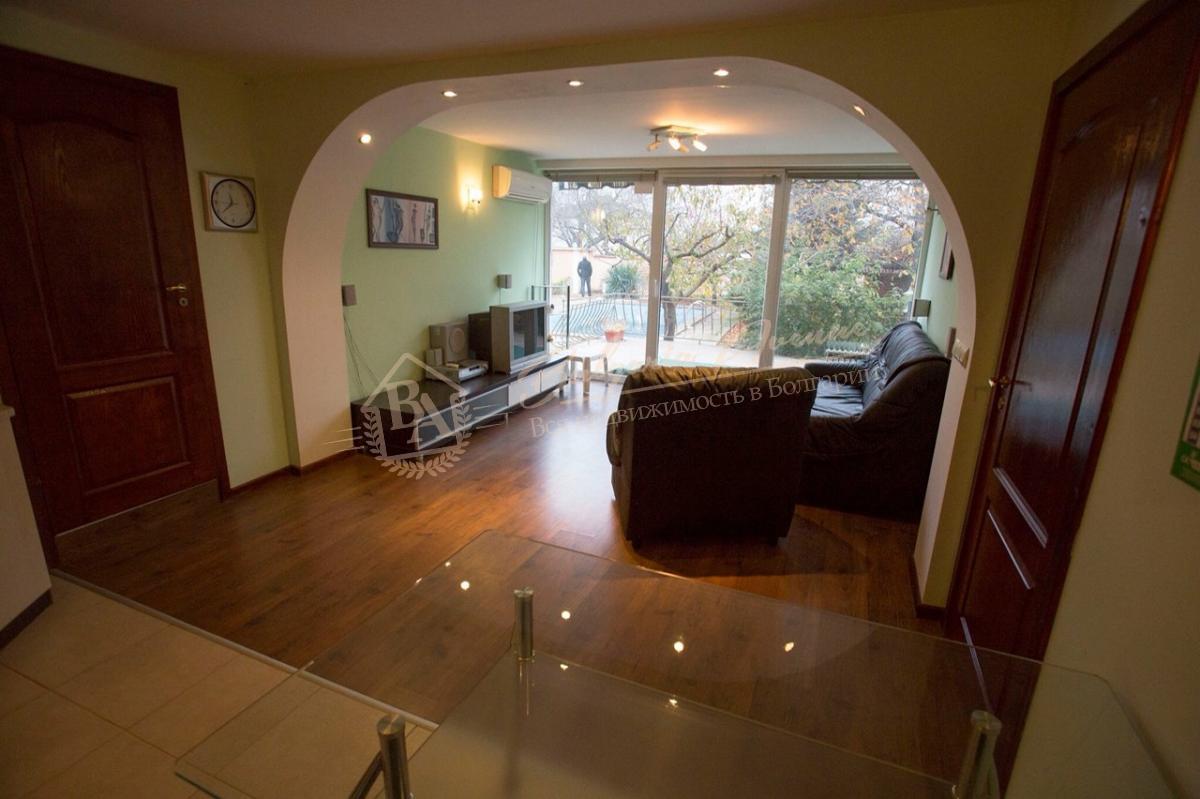 Private house with its own garden in a prestigious district of Varna