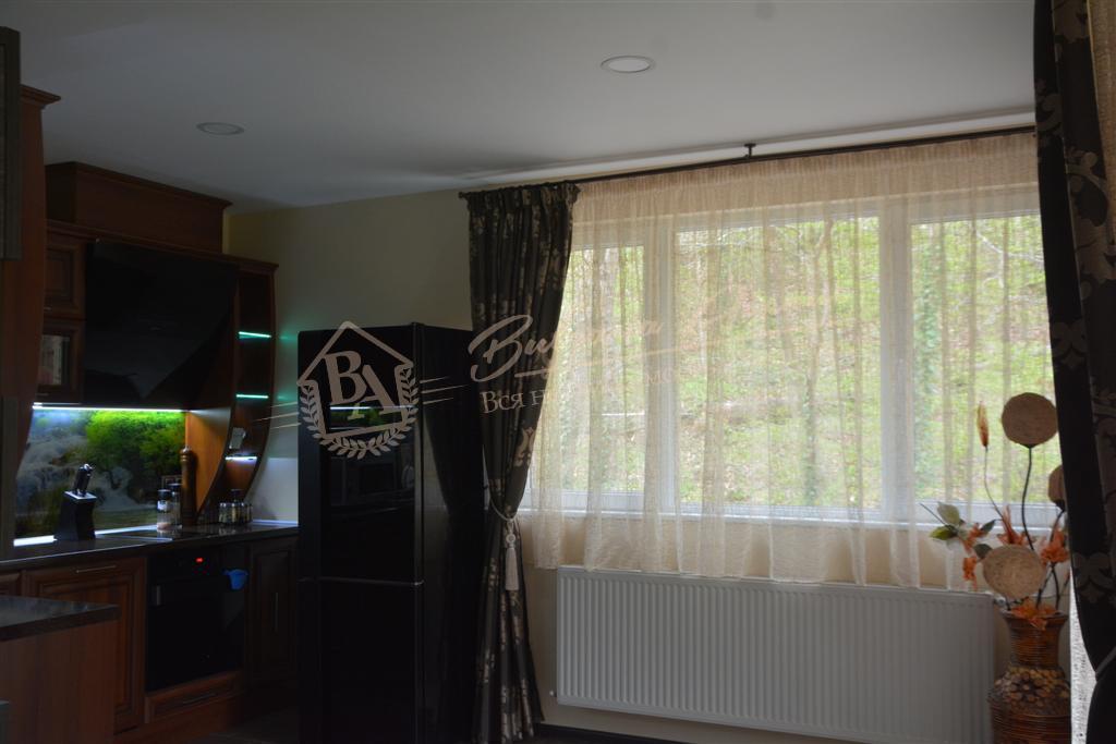 House with a 1500 m² plot in a residential area of Varna