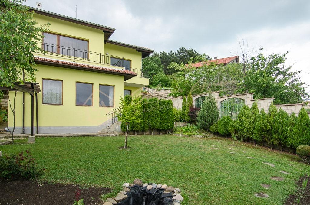 Private house with plot, sea view, peace and quiet in the city of Varna