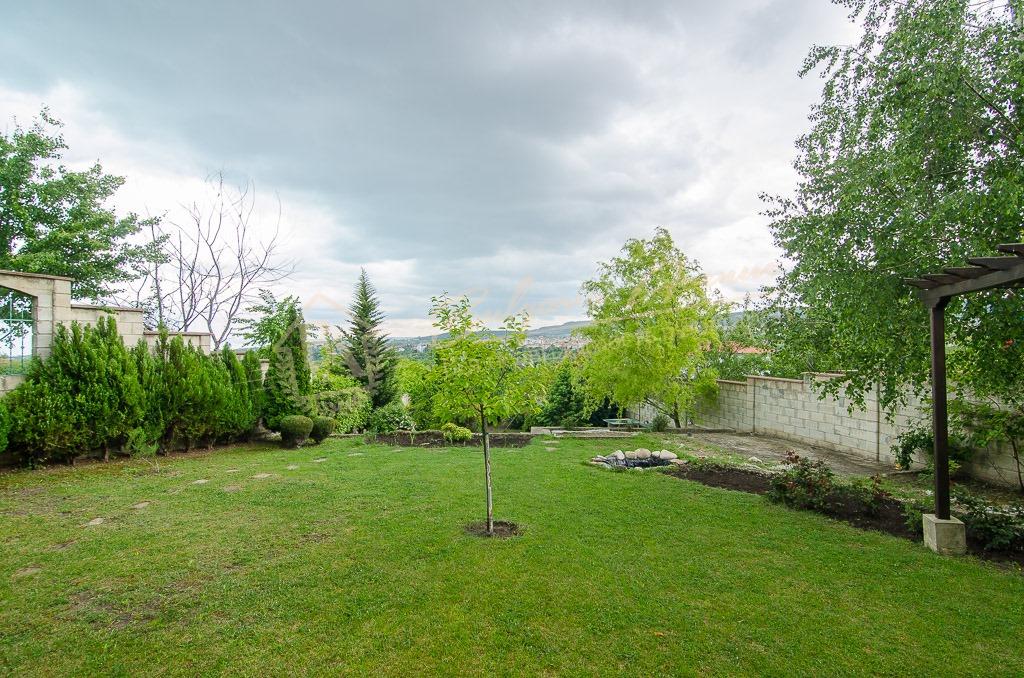 Private house with plot, sea view, peace and quiet in the city of Varna