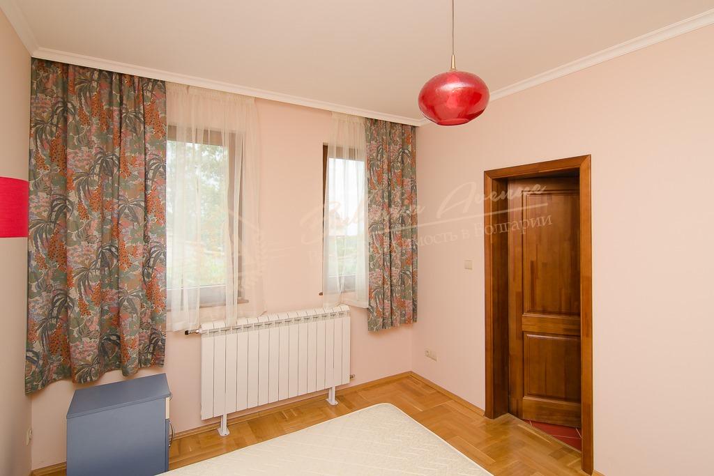Private house with plot, sea view, peace and quiet in the city of Varna