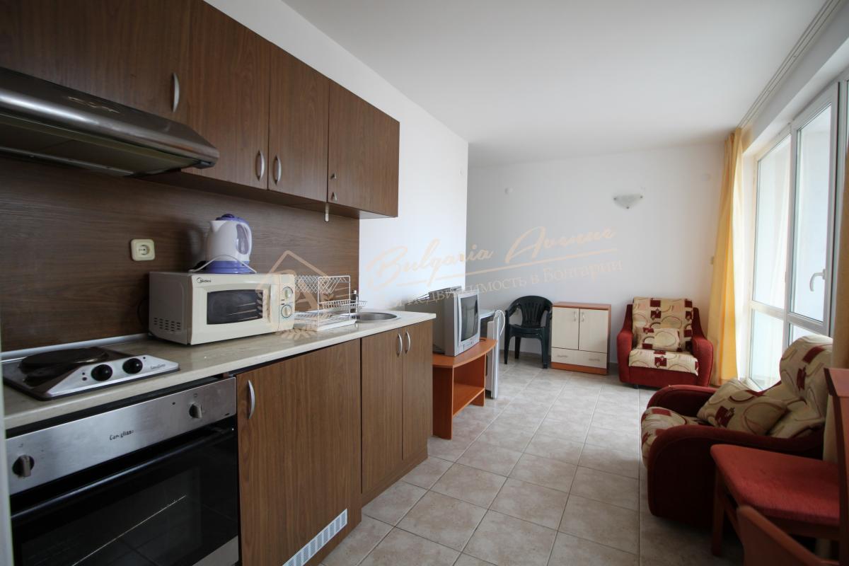 One-bedroom apartment in a complex by the sea, Sveti Vlas