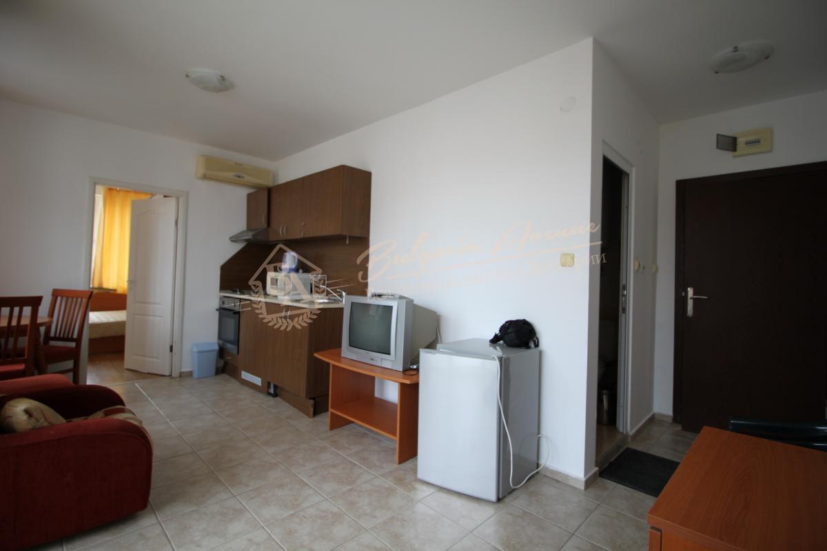 One-bedroom apartment in a complex by the sea, Sveti Vlas