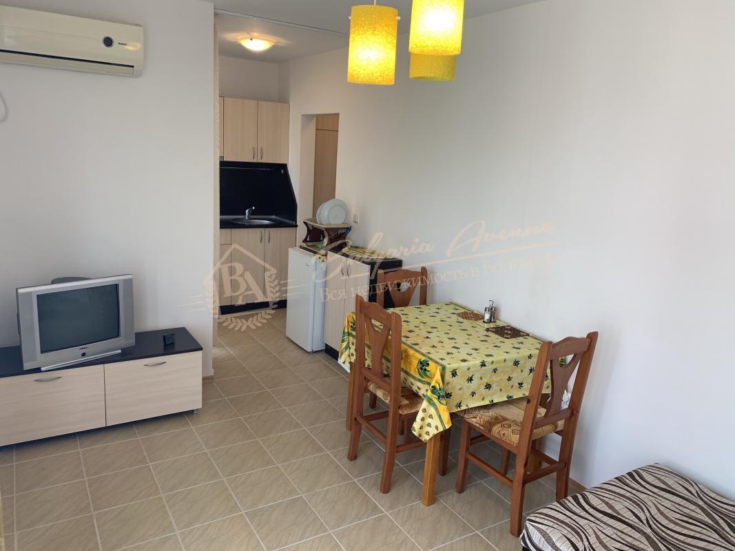 Multifunctional studio 100 m from the sea, for permanent residence in Ravda