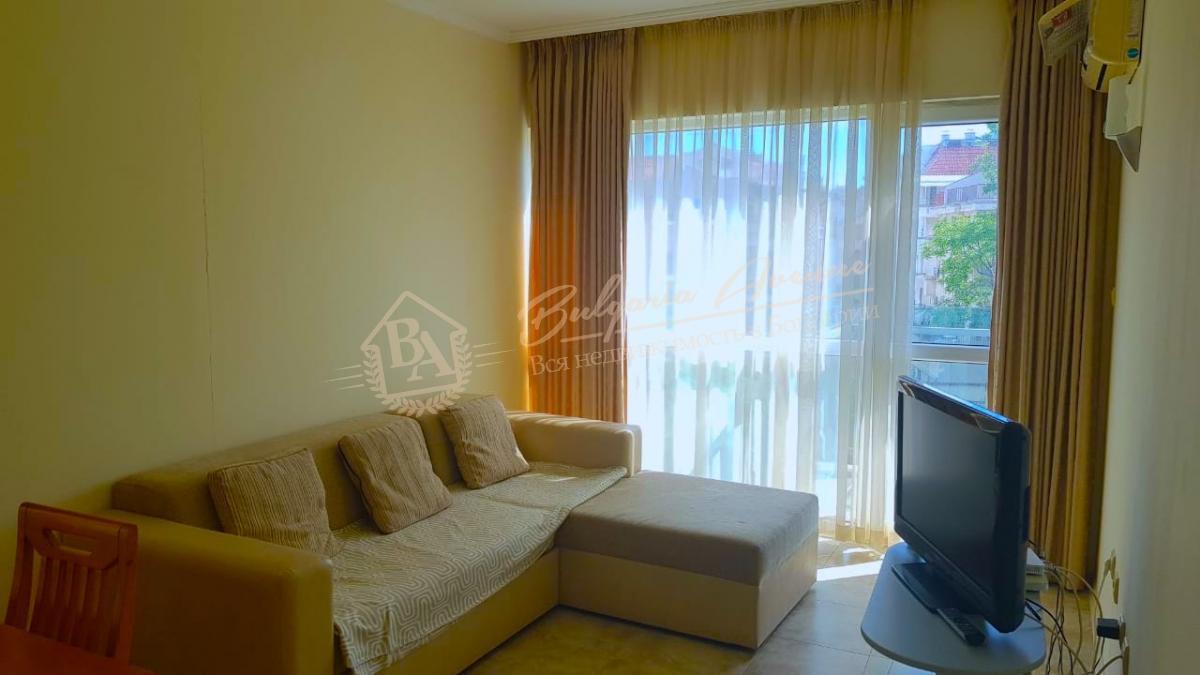 Apartment on the seafront in the centre of Nessebar with sea views