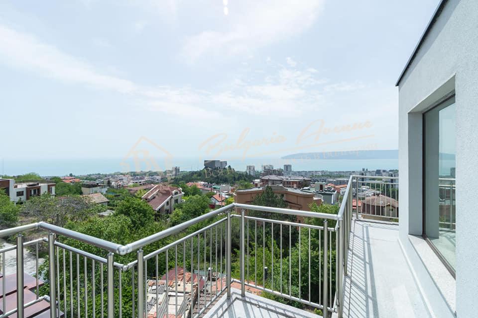 Three-bedroom apartment with sea panorama in an elite district in Varna
