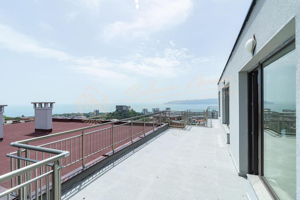 Three-bedroom apartment with sea panorama in an elite district in Varna