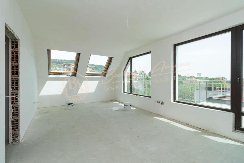 Three-bedroom apartment with sea panorama in an elite district in Varna