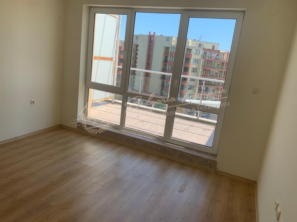1-Bedroom Apartment with Large Balcony 7 Minutes from the Sea, Sunny Beach
