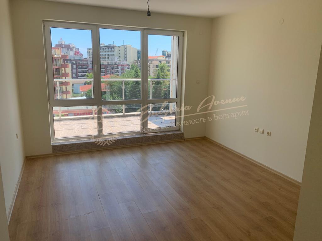 1-Bedroom Apartment with Large Balcony 7 Minutes from the Sea, Sunny Beach