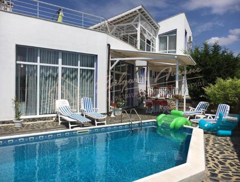 Designer villa with swimming pool and sea view