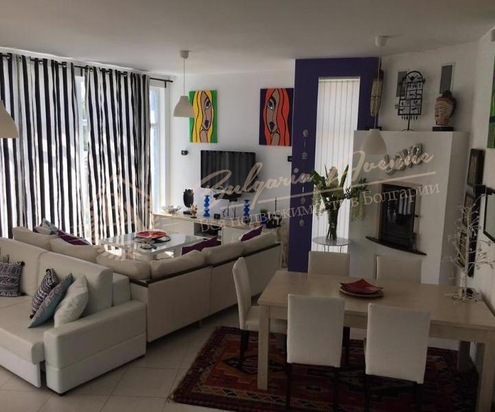 Designer villa with swimming pool and sea view