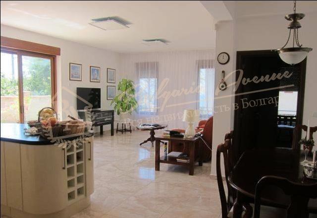 Beautiful villa with jacuzzi and sea view in a quiet location near Albena.