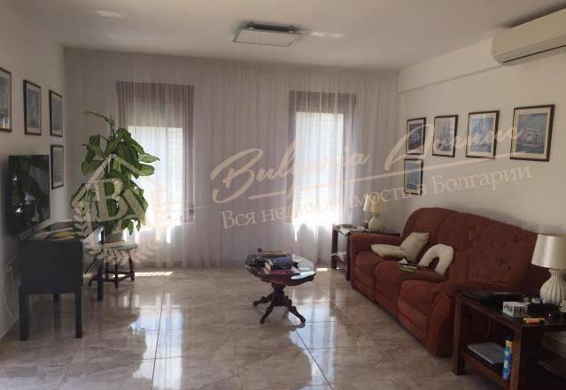 Beautiful villa with jacuzzi and sea view in a quiet location near Albena.