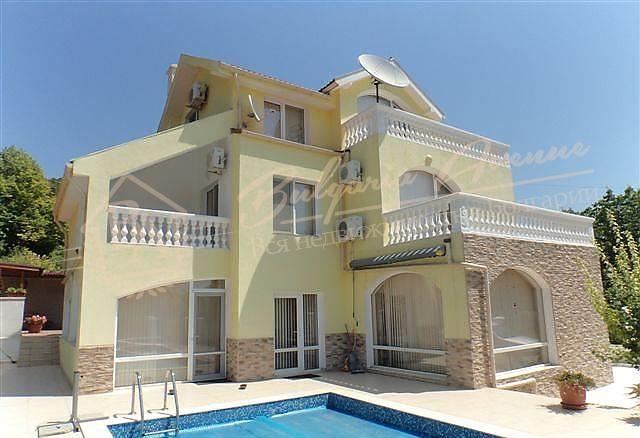 Luxury villa with swimming pool and sea view located near the resort of Albena