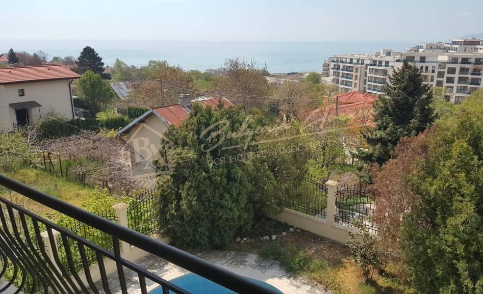 Beautiful house with swimming pool and sea view near Albena in Balchik