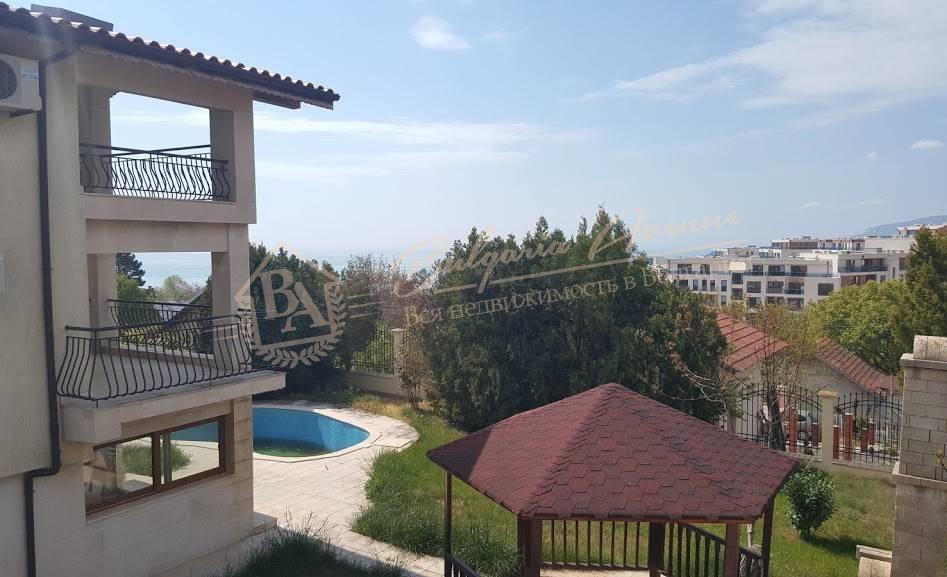 Beautiful house with swimming pool and sea view near Albena in Balchik