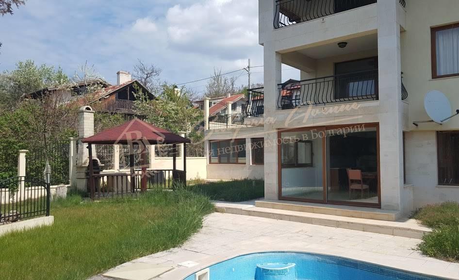 Beautiful house with swimming pool and sea view near Albena in Balchik