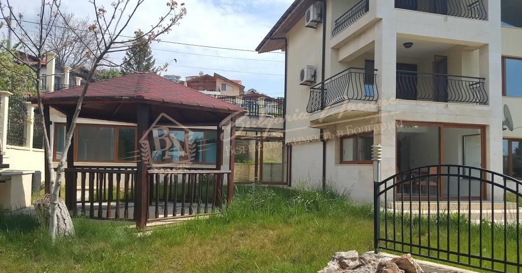 Beautiful house with swimming pool and sea view near Albena in Balchik