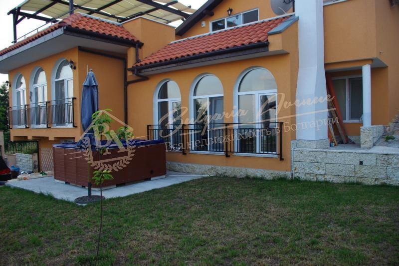 New house with beautiful sea view on the 2nd line in the Albena area