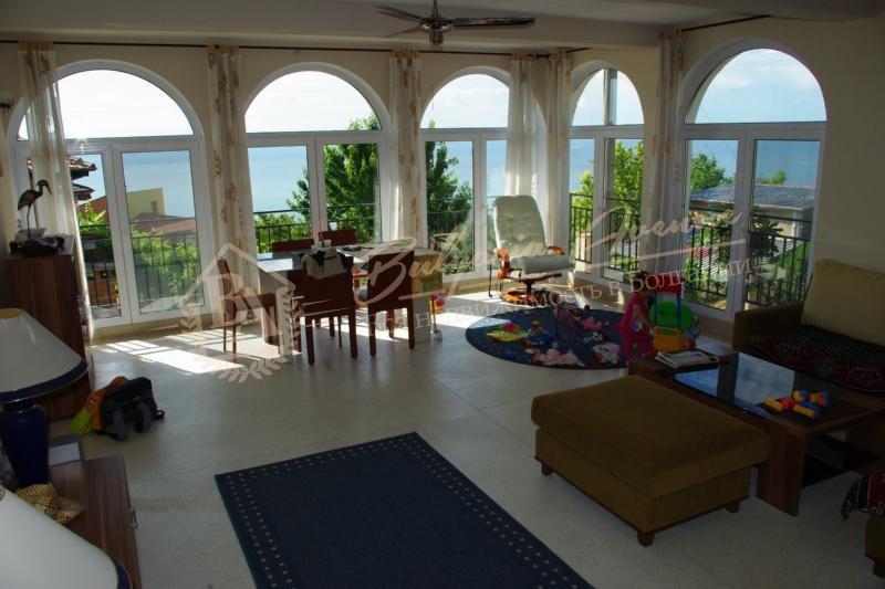 New house with beautiful sea view on the 2nd line in the Albena area