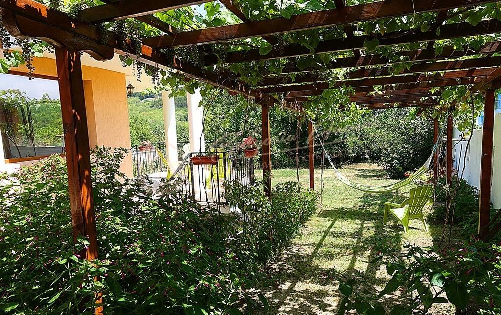 Two-storey house in a quiet area of Balchik. Distance to the sea 2 km