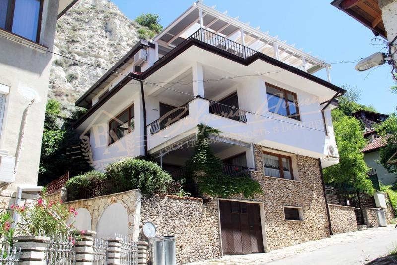 Three-storey house for a boutique hotel or residential use with sea views in Balchik