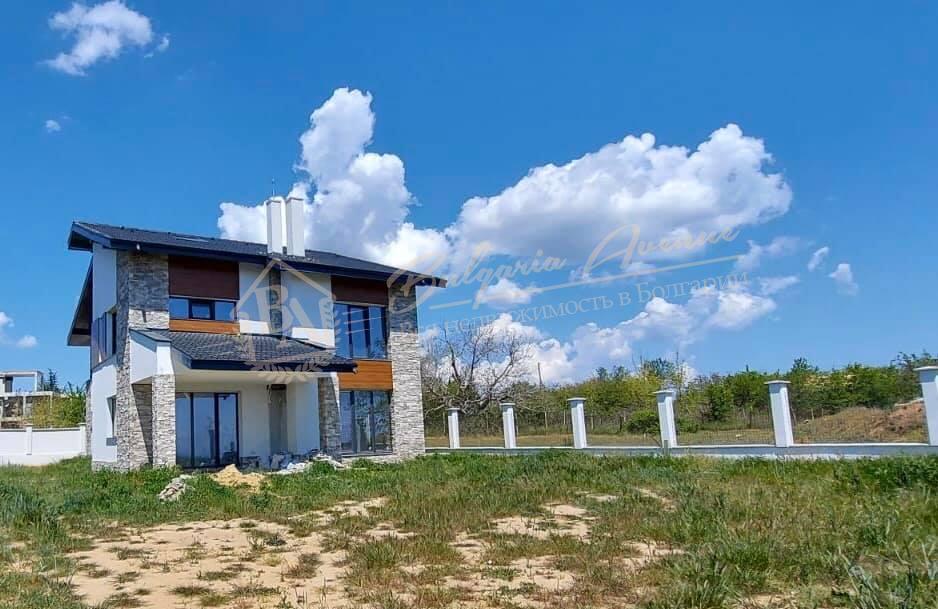 House with sea view, on two floors plus attic in Bliznatsi
