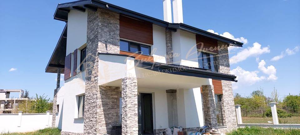 House with sea view, on two floors plus attic in Bliznatsi