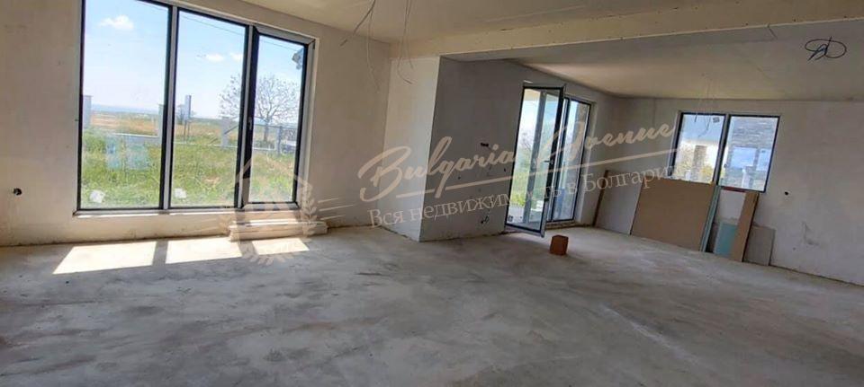 House with sea view, on two floors plus attic in Bliznatsi
